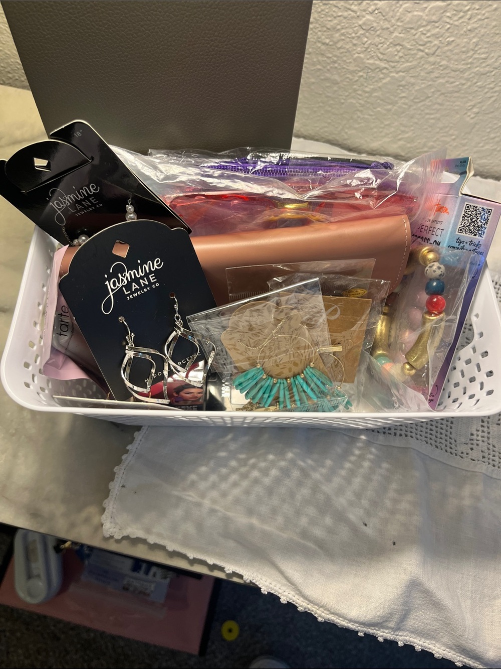 Jasmine Lane Hair & Accessory Gift Basket - Pink, Turquoise & Purple Accents